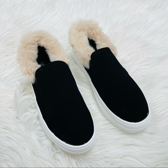 Black fur lined slip on - Picture 4 of 7